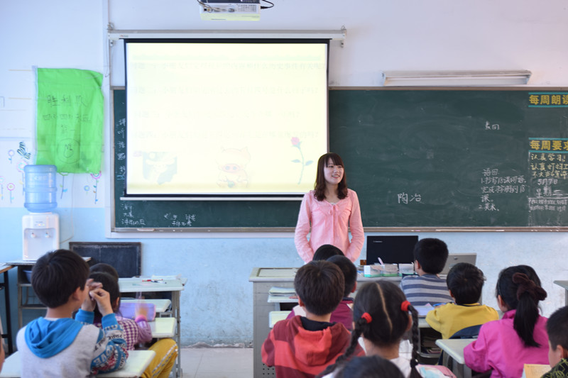 走进许舍小学,传递五四精神——法学1301班五四班会
