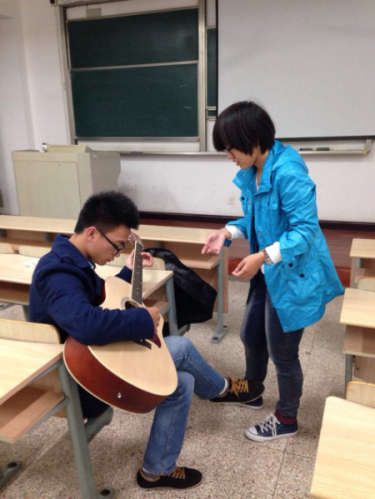 青春梦想 幸福回忆 ——记社工1303班“微心愿”主题团日活动