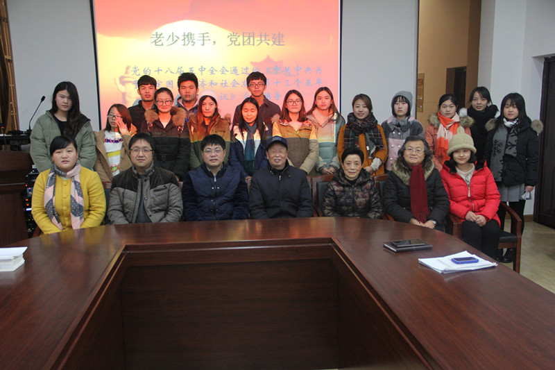 关工委老同志为党团共建支部开展十八届五中全会精神辅导活动