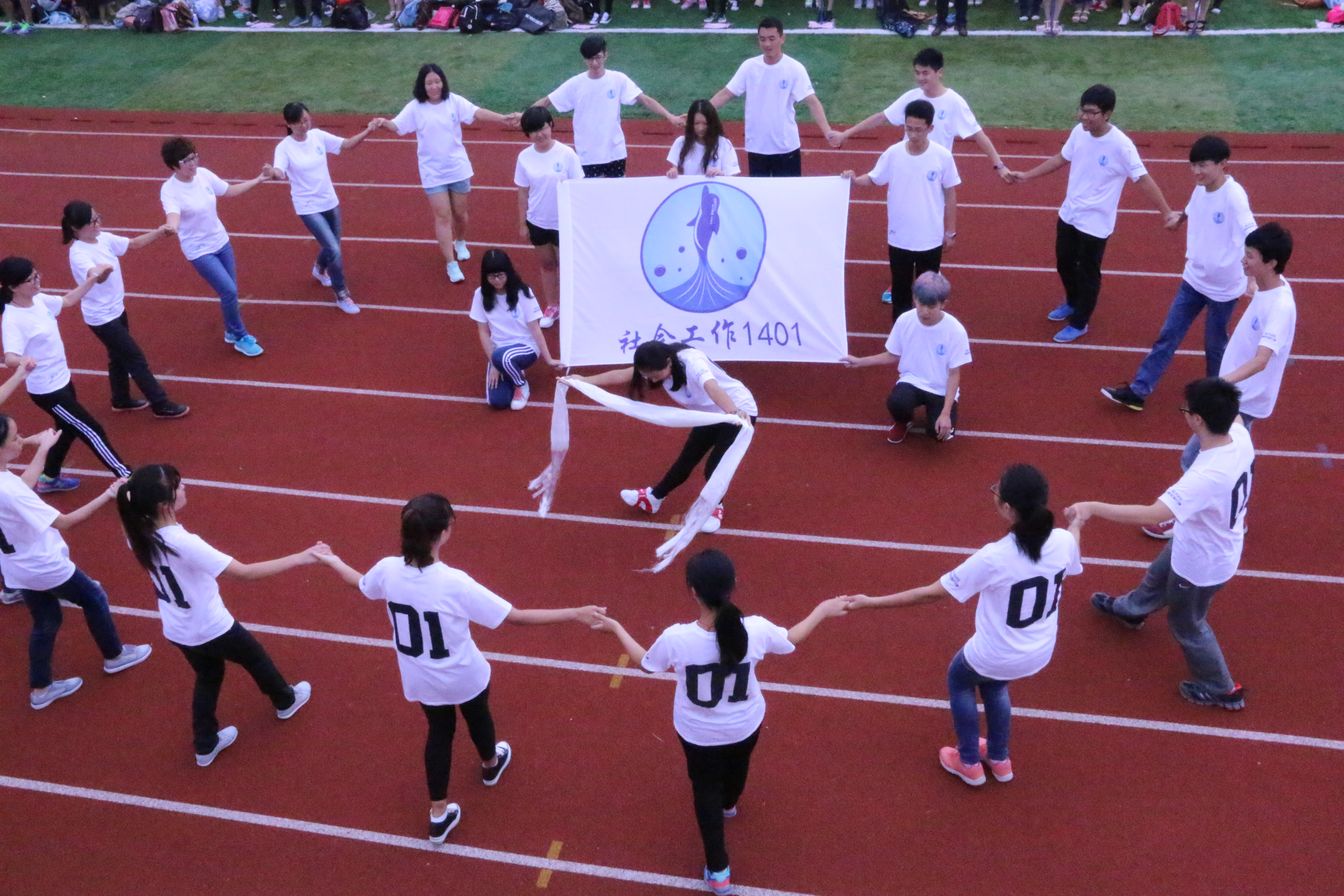 青春飞扬 梦想激昂——法学院举行2014年秋季运动会