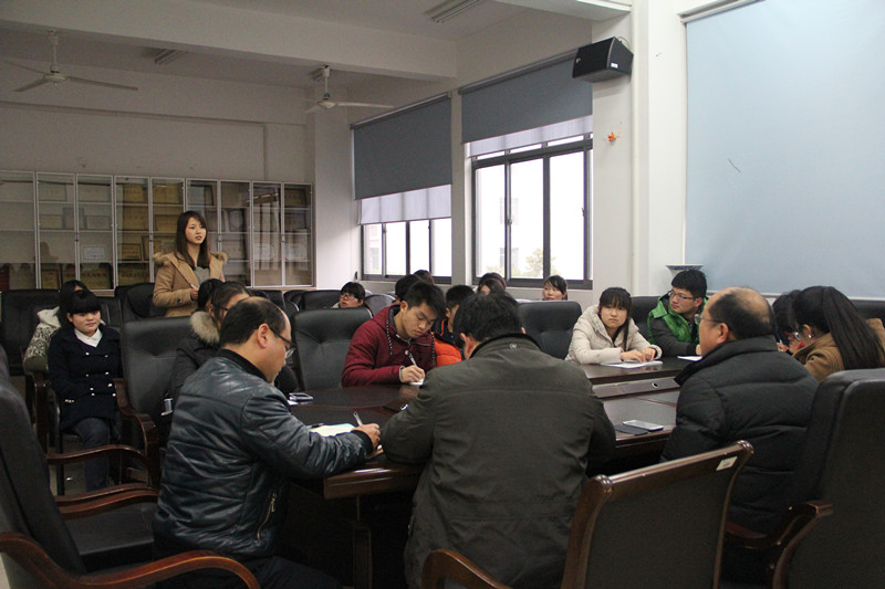 党政干部情系学生 师生共谱建设乐章——法学院成功举行2014年“我和院长面对面”系列座谈