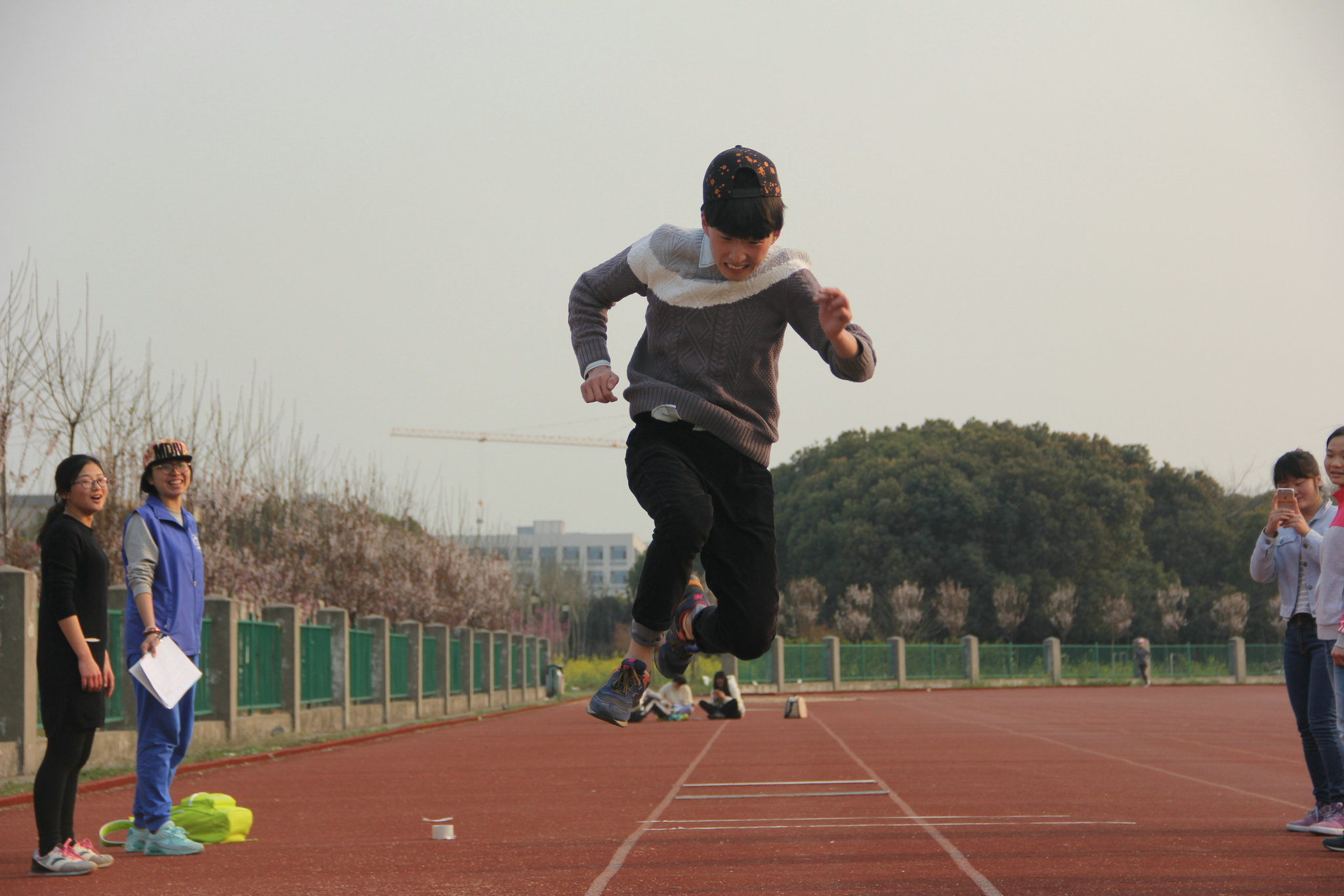 法学院举行2016年春季师生趣味运动会