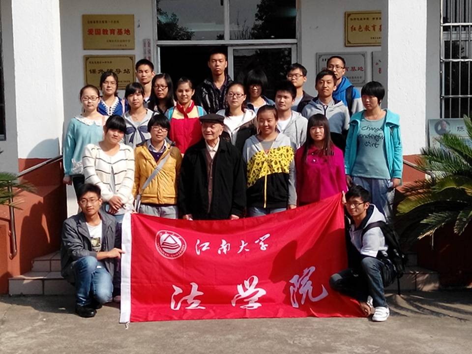 一颗爱国心，一股精气神——与施光华老人的座谈会