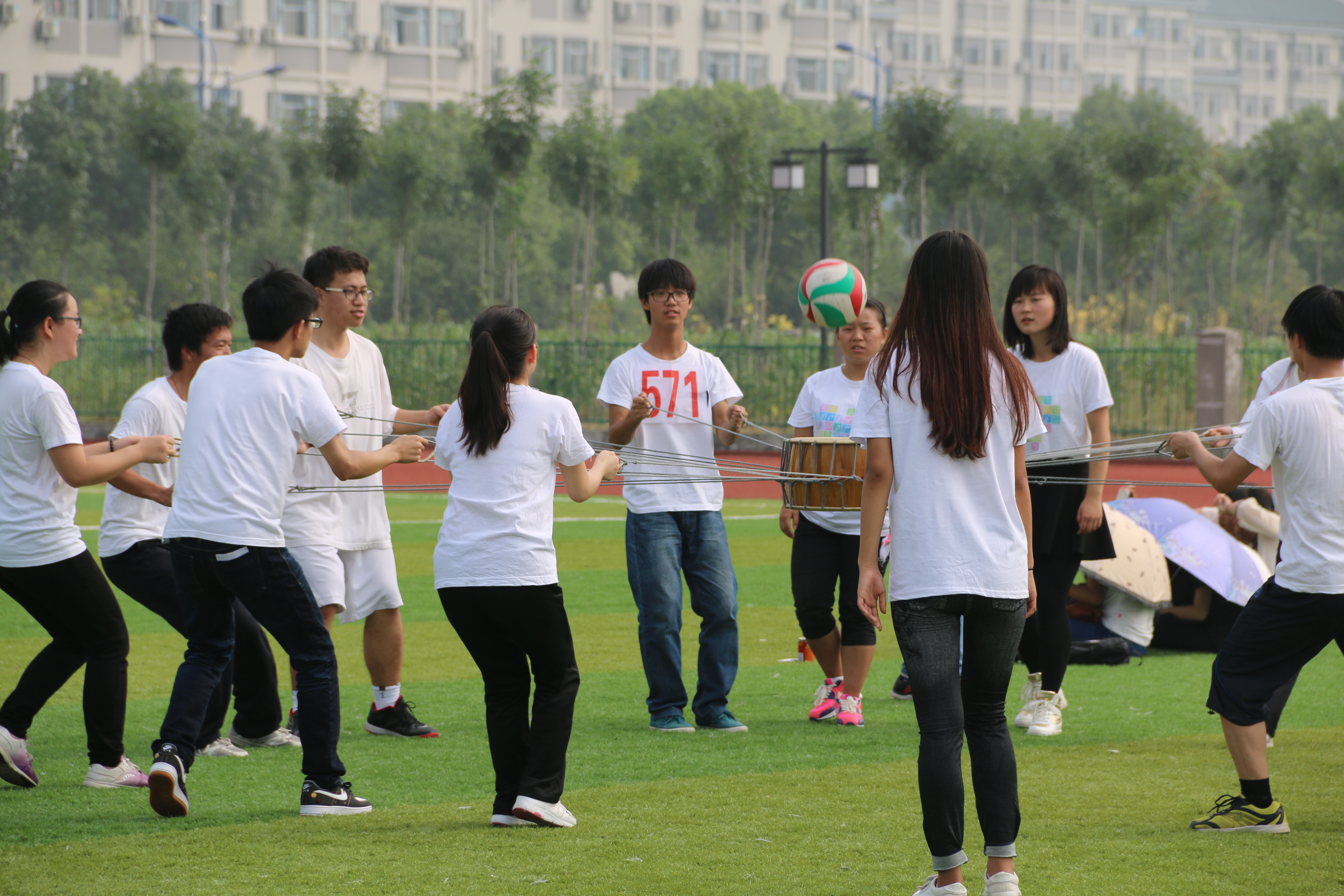 青春飞扬 梦想激昂——法学院举行2014年秋季运动会