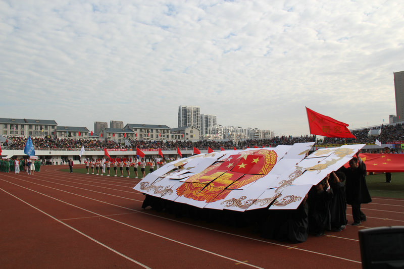 青春无畏 运动法院——记法学院参加校金秋体育节暨第13届田径运动会