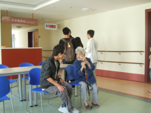 情系老人，温暖深秋——11级社工团日活动