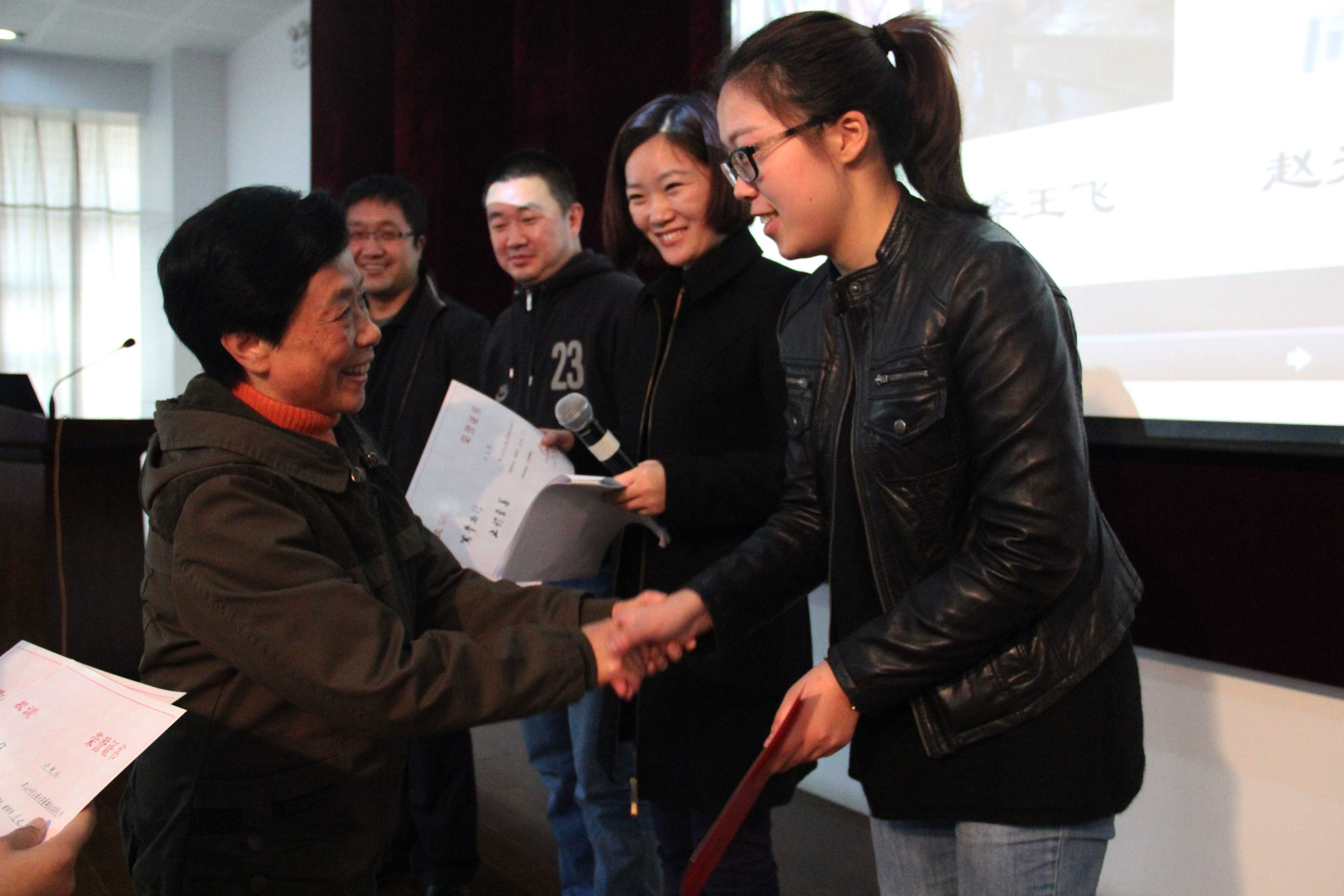 争创表彰实践先锋 尽责圆梦服务社会——法学院举行2014年暑期社会实践表彰大会
