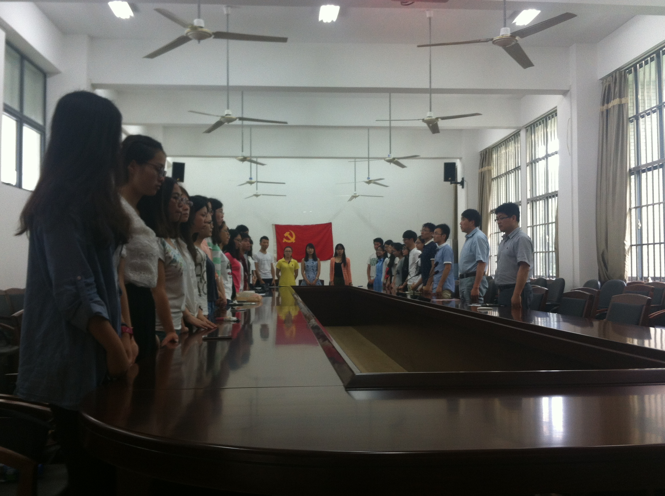 时刻铭记崇高誓言——法学院举行新党员入党宣誓仪式