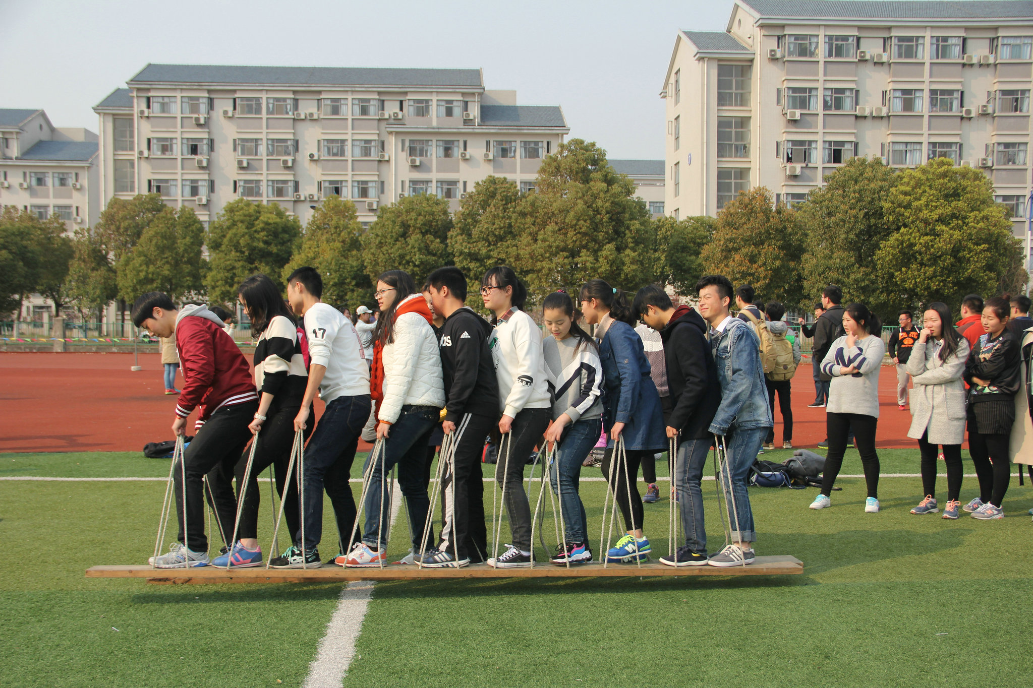 法学院举行2016年春季师生趣味运动会