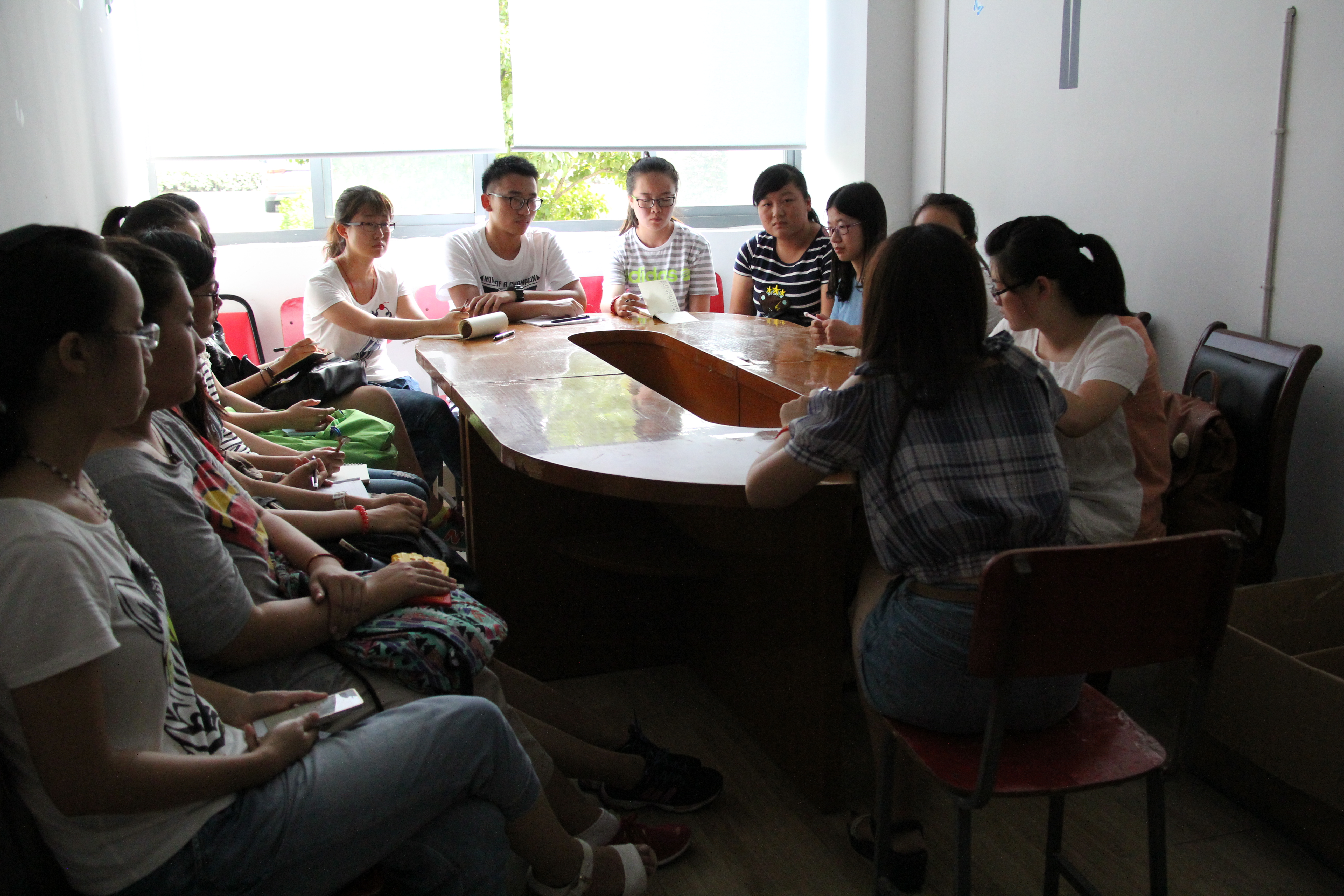 法学院召开2015年秋季开学学生思想动态调研座谈会