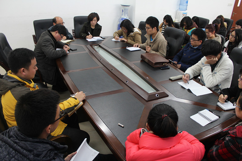 党政干部情系学生 师生共谱建设乐章——法学院成功举行2014年“我和院长面对面”系列座谈