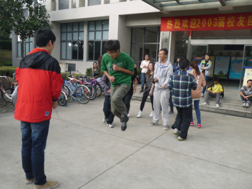 法学院跳长绳比赛