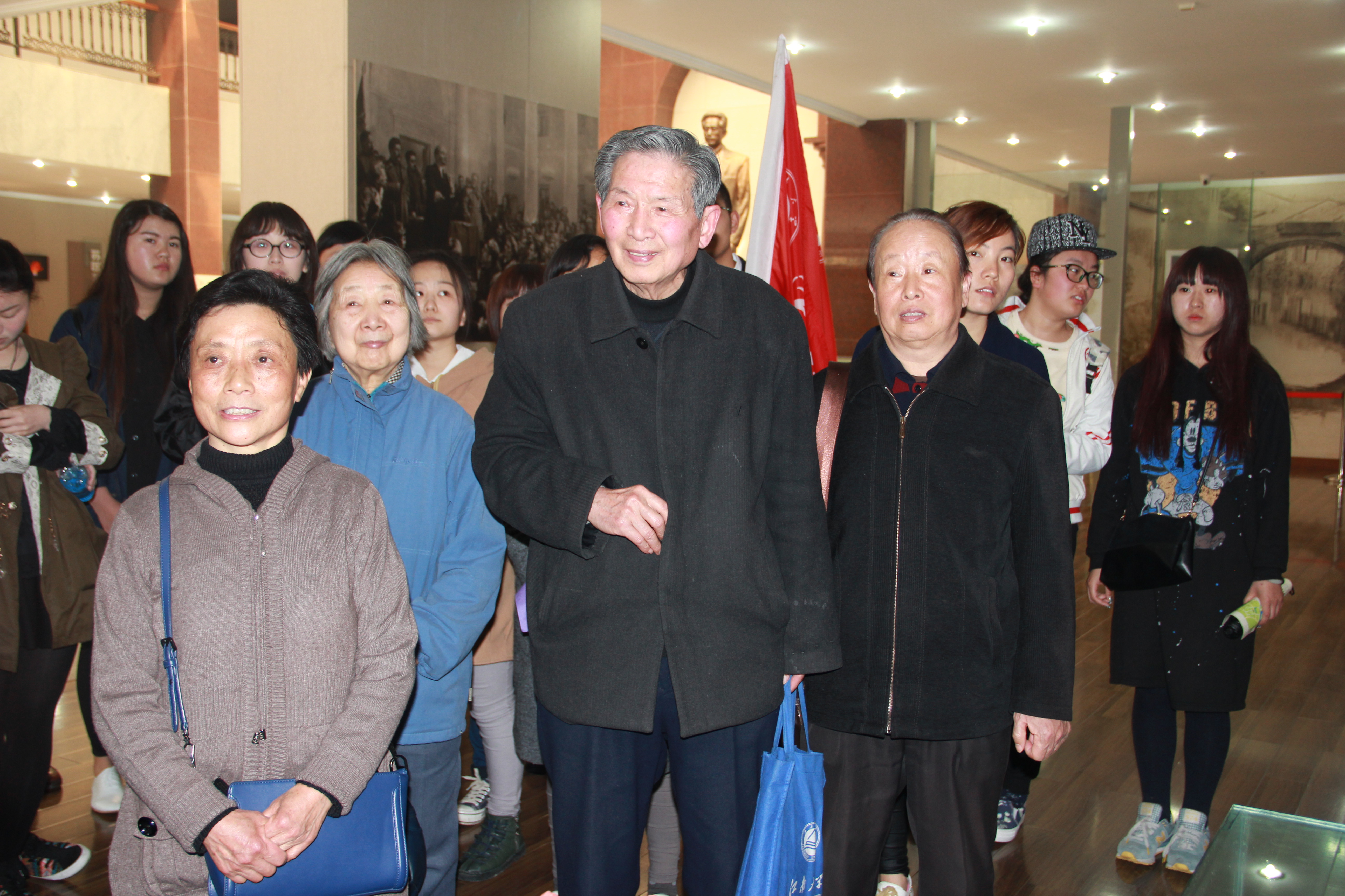 凝聚历史力量 孕育时代理想 