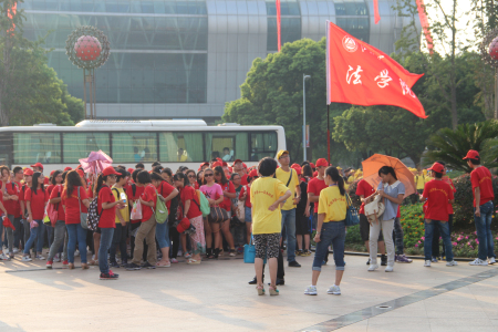 共享运动魅力，同创幸福无锡——江南大学法学院师生参加无锡市运动会开幕式