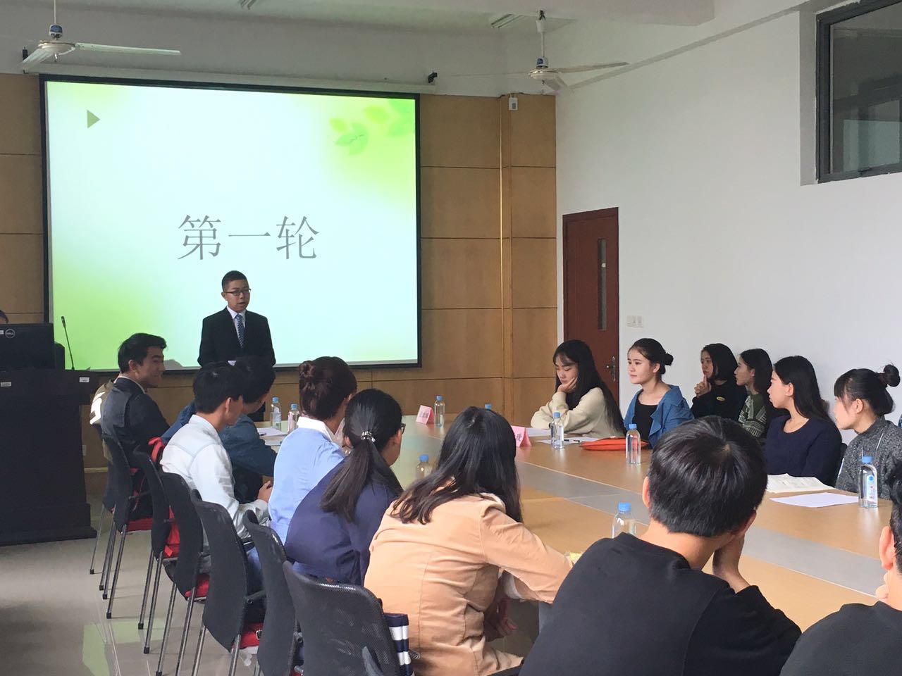 十月金秋 谁“主”江大————法学院第二届“话中有‘画’”主持人大赛