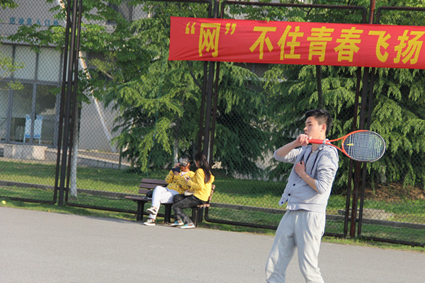 我院在2014年江南大学网球赛中勇创佳绩