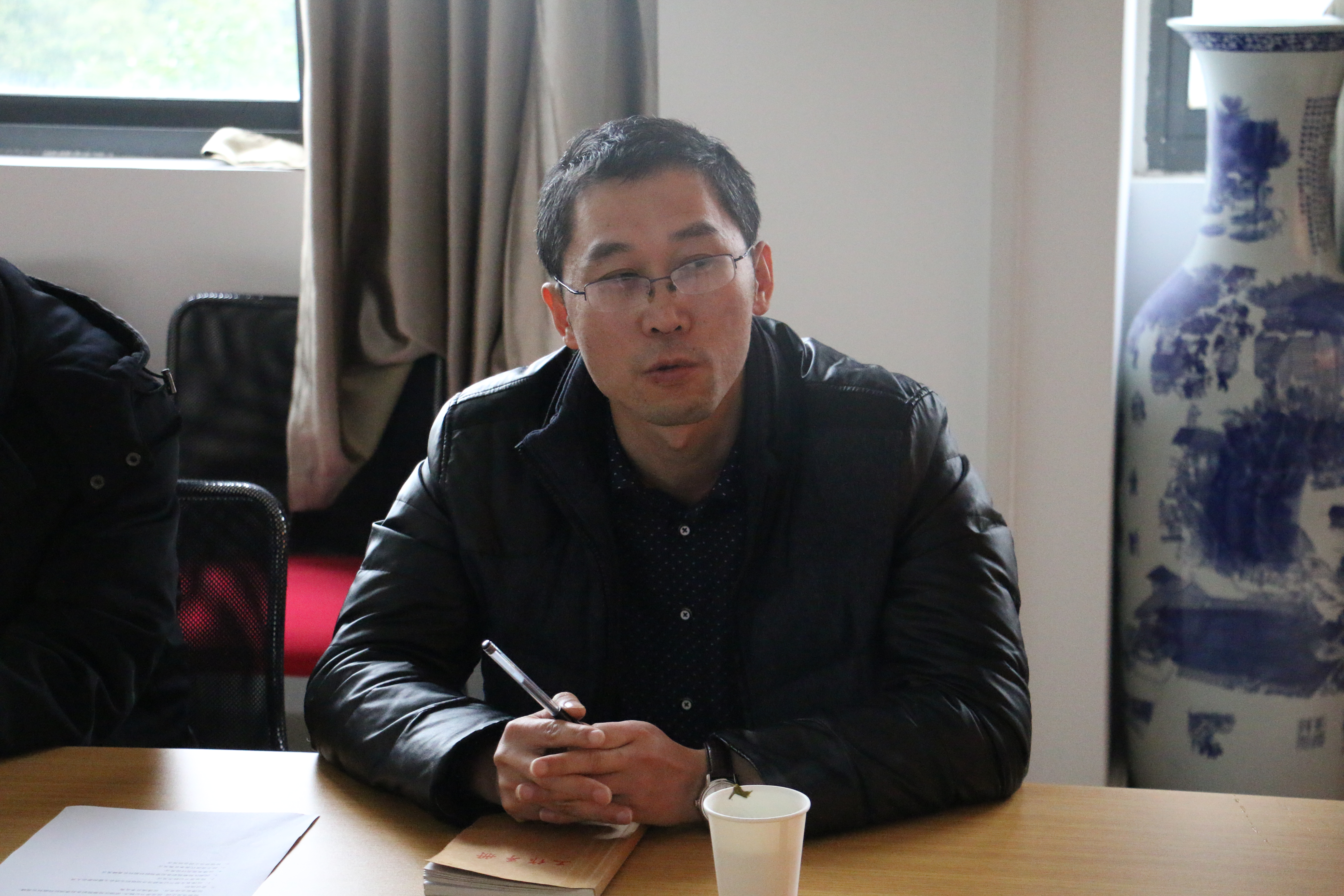 校长助理吴正国参加法学院法律系教师党支部组织生活会
