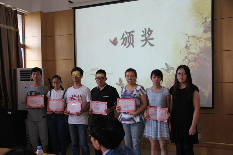 法学院举行暑期顶岗实习答辩会