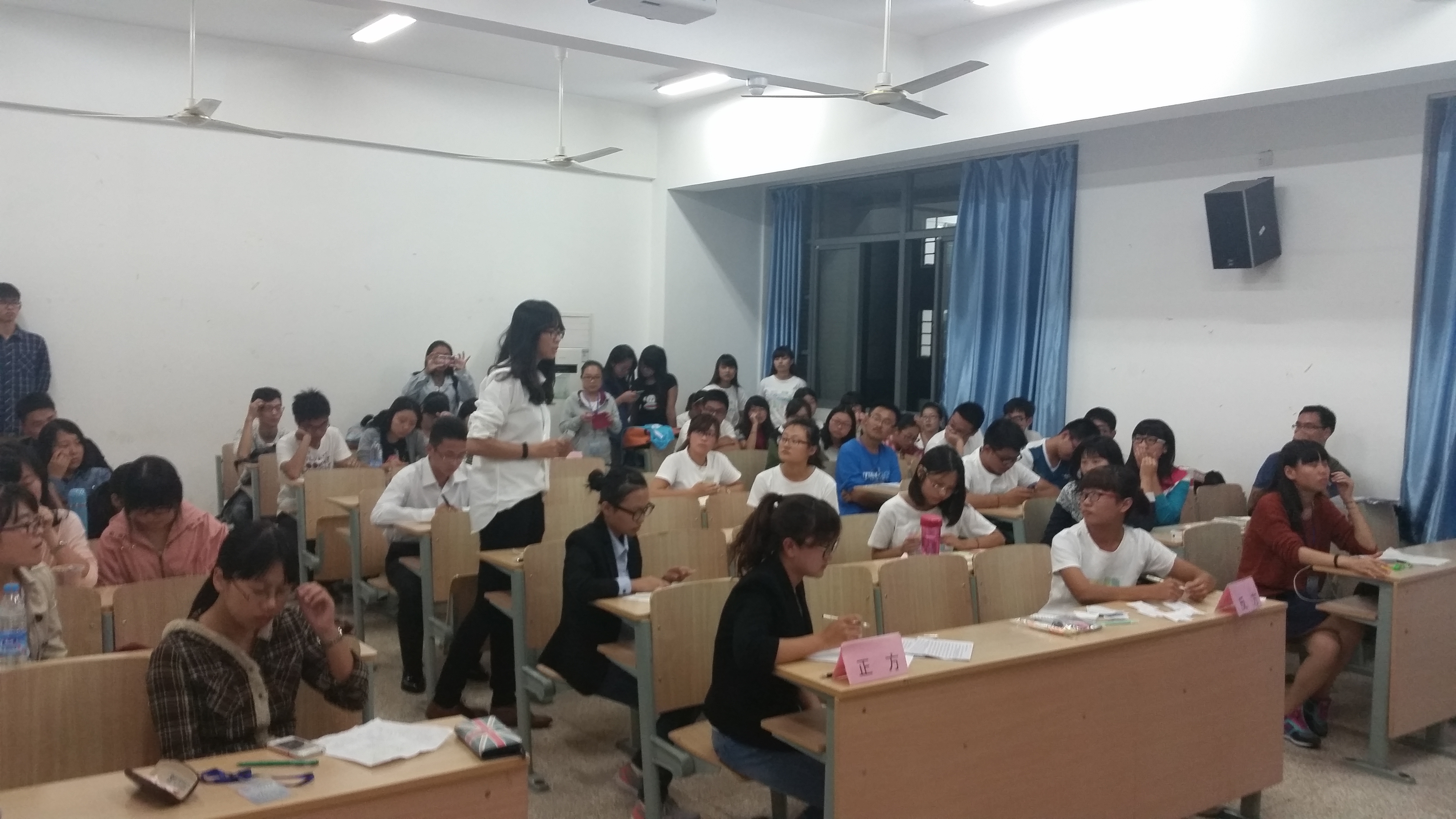 法学院第六届新生辩论赛成功进入复赛环节